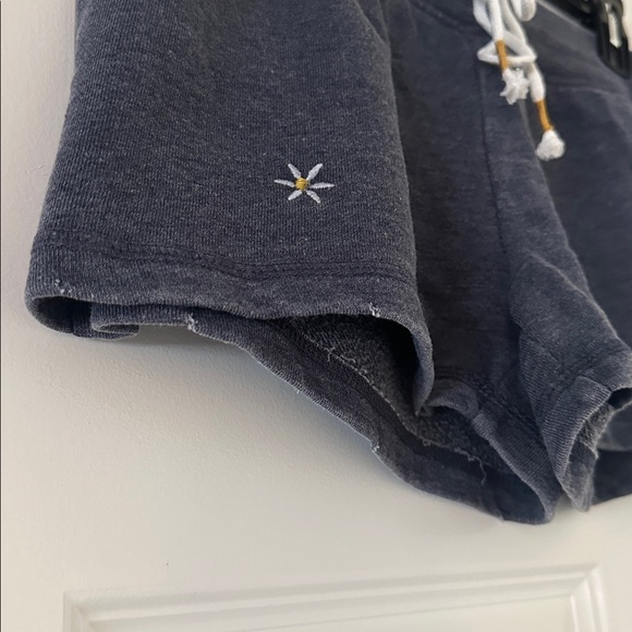 P.J. Salvage Soft Embroidered Floral Sleep/ Lounge Shorts (S) Navy BNWT - Picture 4 of 12